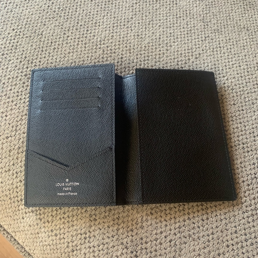 Louis Vuitton Black Key Card Holder with Checkered Design - Picture 2 of 2